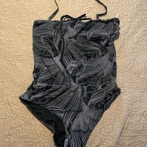 Venus bandeau Black and White Swirl Pattern Swimsuit